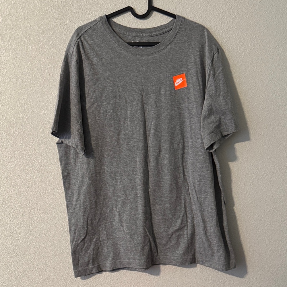 Nike Heather Gray Short Sleeve Tee